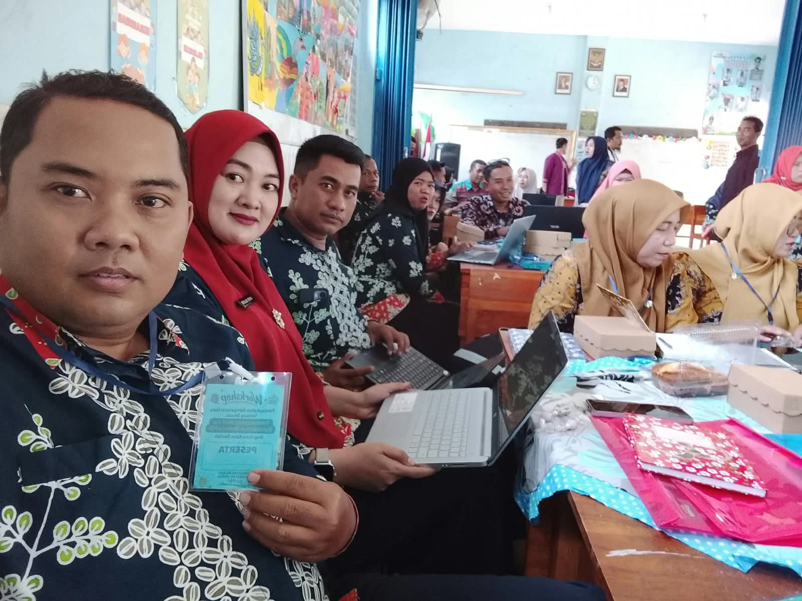 KEIKUTSERTAAN GURU DALAM MENGIKUTI WORKSHOP